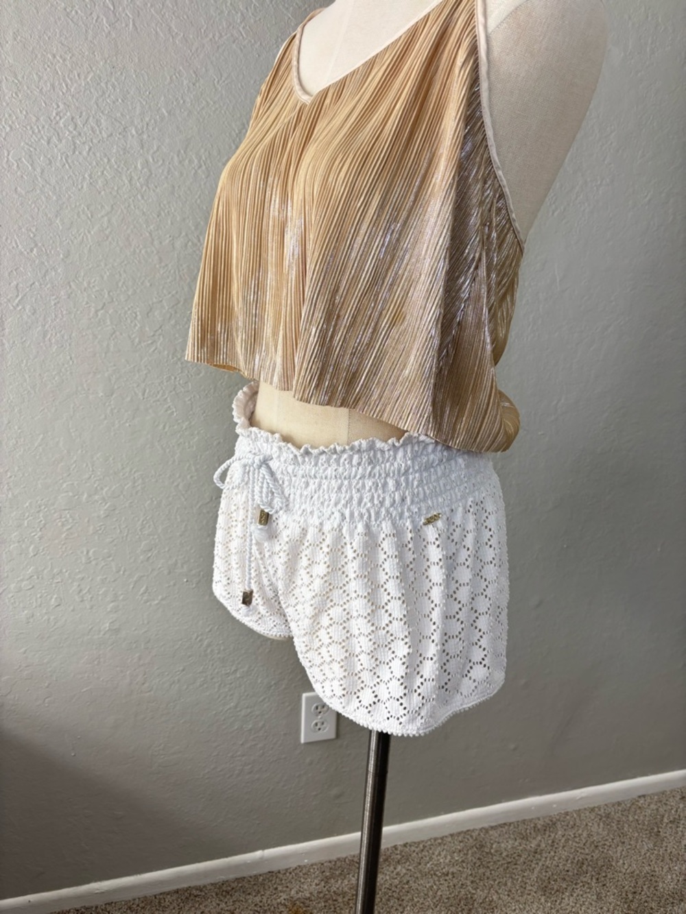 Roxy White Crochet Eyelet Drawstring bathing suit cover up Shorts - Picture 5 of 6